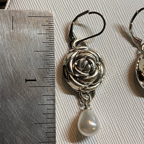 Elegant Silver Rose Pearl Earrings - Picture 2 of 3